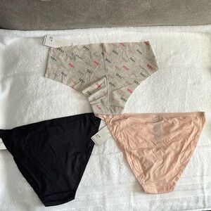 Underwear Active String Bikini pack of 3 new
DKNY